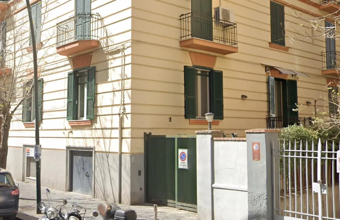 Luxury House With Parking-1